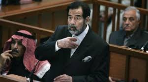 پرونده:صدام در دادگاه.jpg