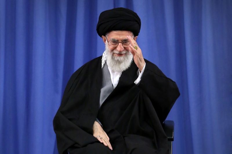 پرونده:Khamenei114.jpg
